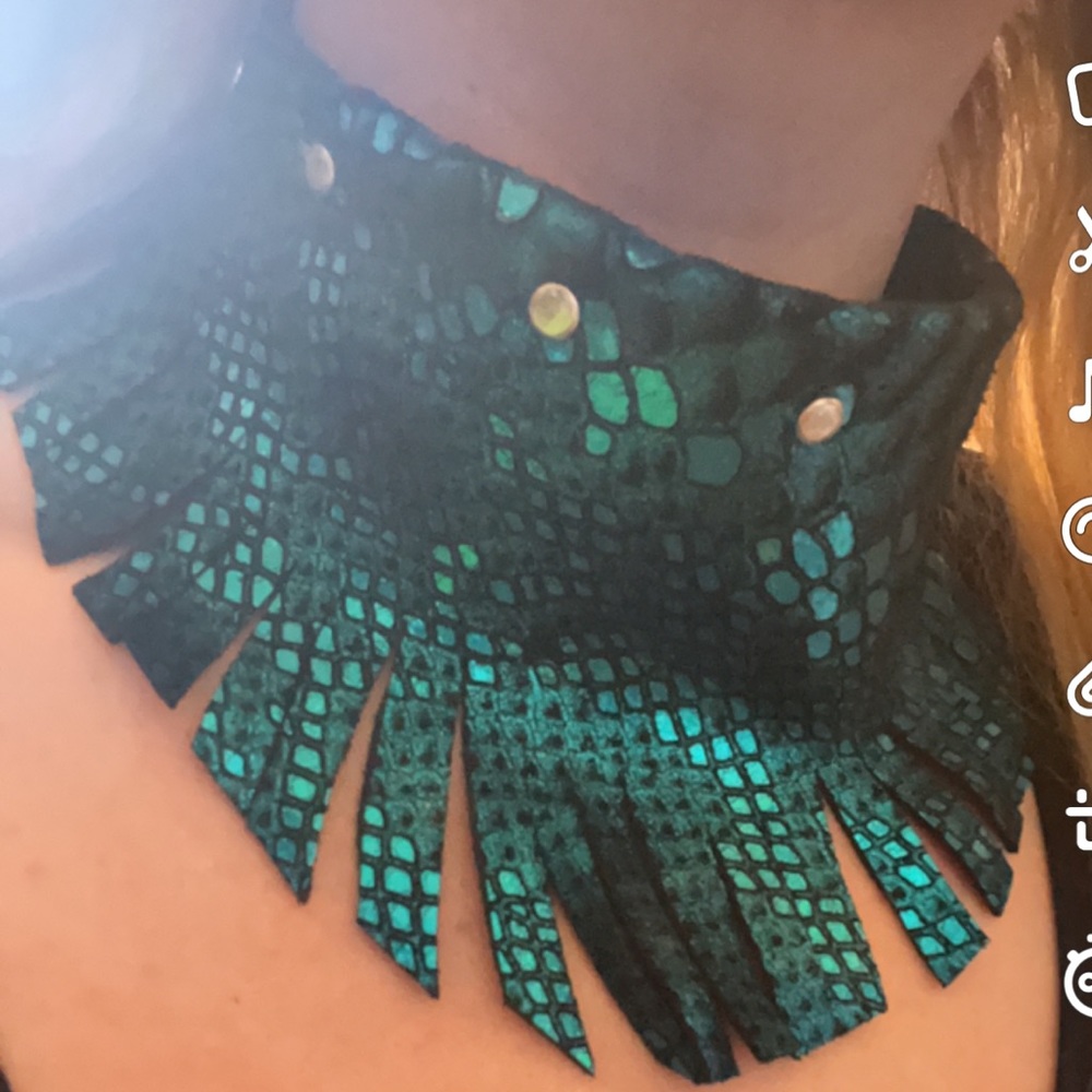 Blue mermaid necklace - Picture 3 of 12